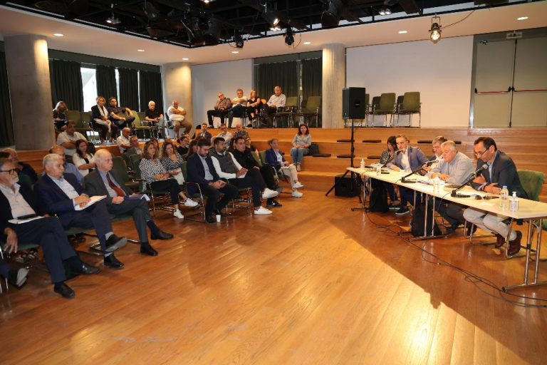 Στην παρουσίαση του Περιφερειακού Σχεδίου Διαχείρισης Απορριμμάτων Κρήτης ο Δήμαρχος Ηρακλείου Βασίλης Λαμπρινός