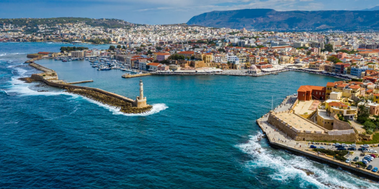 Χανιά: Συνεχίζεται η απόβαση τουριστών -Τρία κρουαζιερόπλοια «έπιασαν» σήμερα λιμάνι