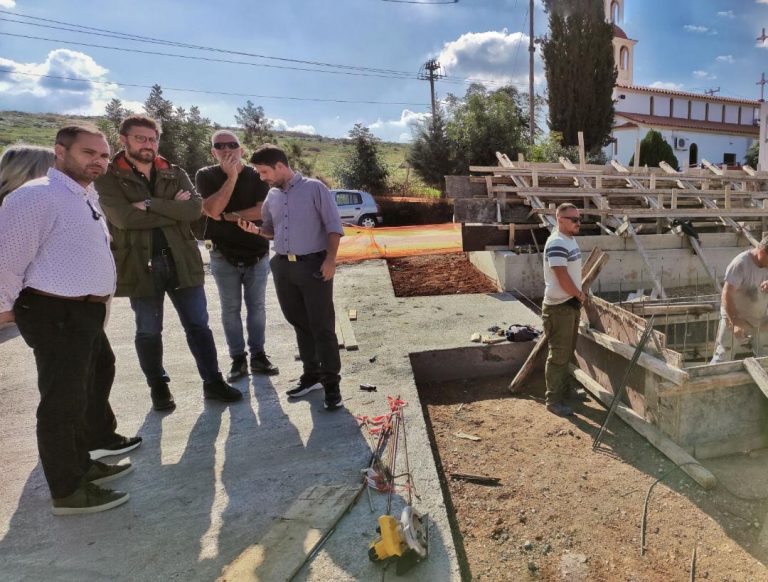 Εντατικές οι εργασίες ανάπλασης στην πλατεία της Αγίας Μαρίνας – Στο έργο ο Δήμαρχος Μαλεβιζίου