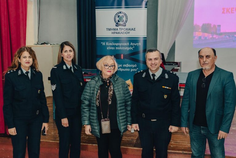 Με αλκοολόμετρο και τεχνικές εκπαίδευσης ενηλίκων η Τροχαία στο 4ο Εσπερινό Λύκειο”