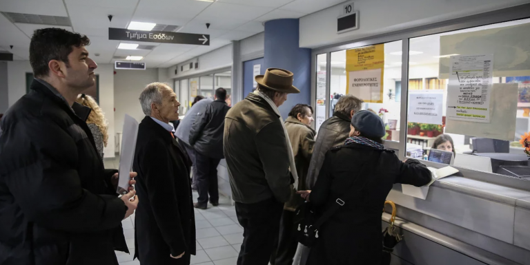 Ένα «βουνό» τα χρέη στο Δημόσιο: Πάνω από 80.000 φορολογούμενοι προστέθηκαν στη λίστα των κατασχέσεων