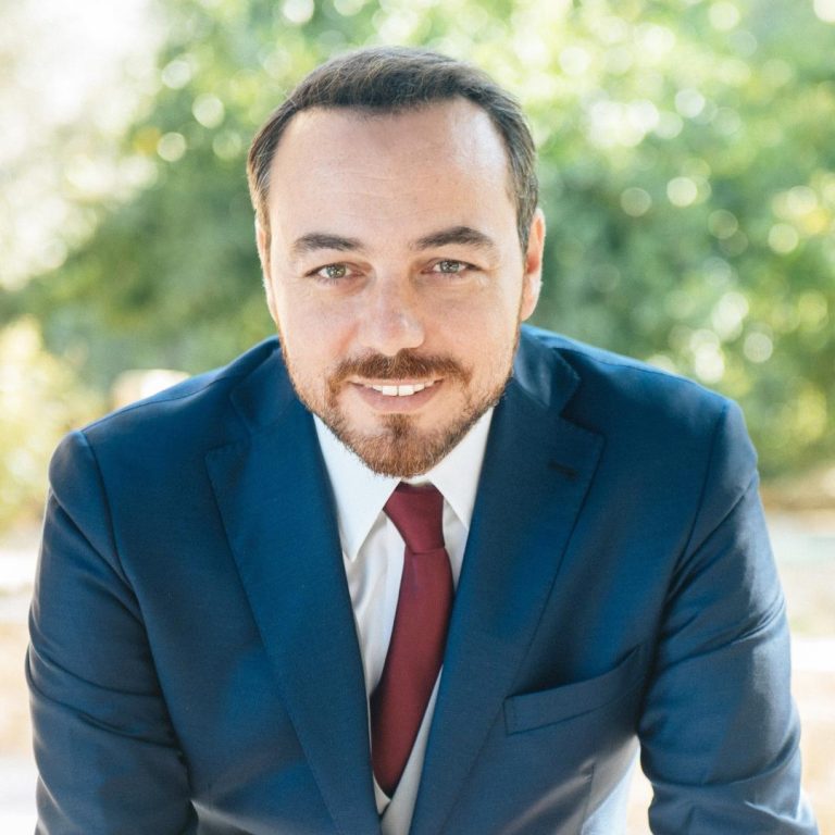 Φραγκίσκος Παρασύρης: Σχέδιο και όραμα για τους νέους. Δεν αρκούν τα δάνεια.