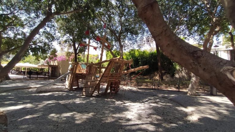 Έτοιμες δύο ακόμα σύγχρονες παιδικές χαρές στο κέντρο του Ηρακλείου