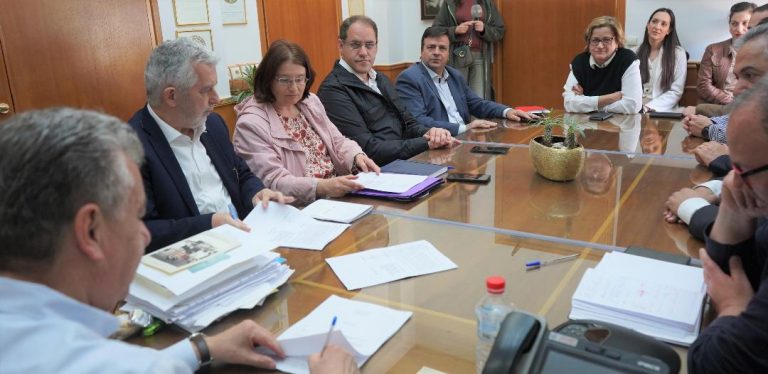 Σύμβαση 599.873 ευρώ υπέγραψε ο Περιφερειάρχης Κρήτης για την εκπόνηση της μελέτης «Βελτίωση της Π.Ε.Ο. σε μήκος 4,4 χιλιομέτρων από θέση Αρόλιθος έως συμβολή με τον οδικό άξονα Ηράκλειο-Ανώγεια»