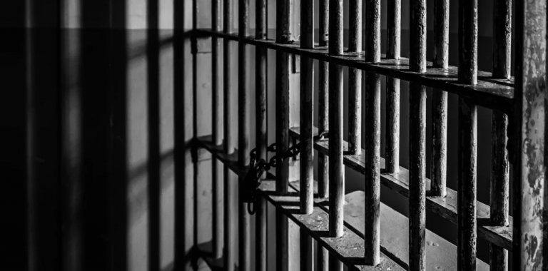 Ομαδικός βιασμός 17χρονου: Παρέμβαση εισαγγελέα για το μαρτύριο στις φυλακές -«Αποδείχθηκε αποθήκη ψυχών»