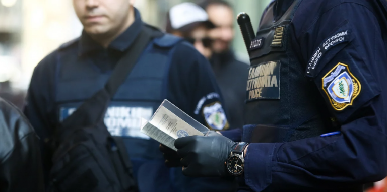 Σοκ στη Θεσσαλονίκη: Άφησαν βρέφος στο αμάξι και πήγαν για… ψώνια -Το εντόπισε περαστικός