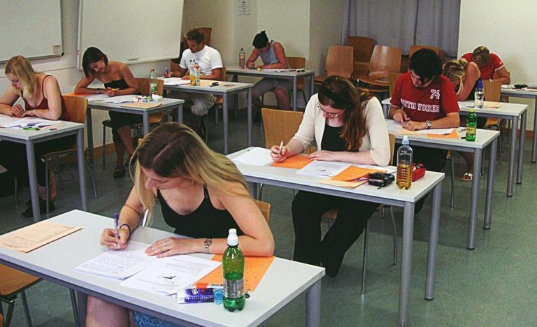 Πανελλήνιες εξετάσεις: Η κριτική τοποθέτηση των εφήβων δίνει αισιοδοξία εξάλειψης των κακοποιητικών συμπεριφορών εναντίων των γυναικών   