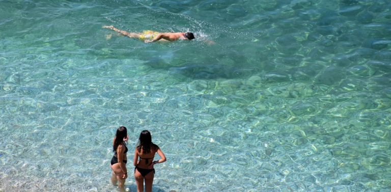 Έρχεται «θερμικός θόλος» με 39άρια και παρατεταμένη ζέστη