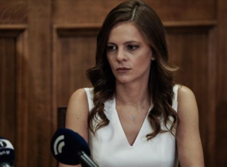 Η Έφη Αχτσιόγλου ανακοίνωσε την υποψηφιότητά της -«Δεν υπάρχει για εμάς δίλημμα Αριστερά ή Κέντρο, είμαστε με τους πολλούς»