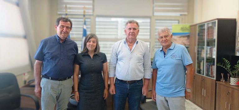 Δημοτικό Στάδιο Αρκαλοχωρίου: Υπεγράφησαν τα  πρωτόκολλα παραλαβής για χρήση του συνθετικού τάπητα στίβου και διαμόρφωσης του περιβάλλοντα χώρου