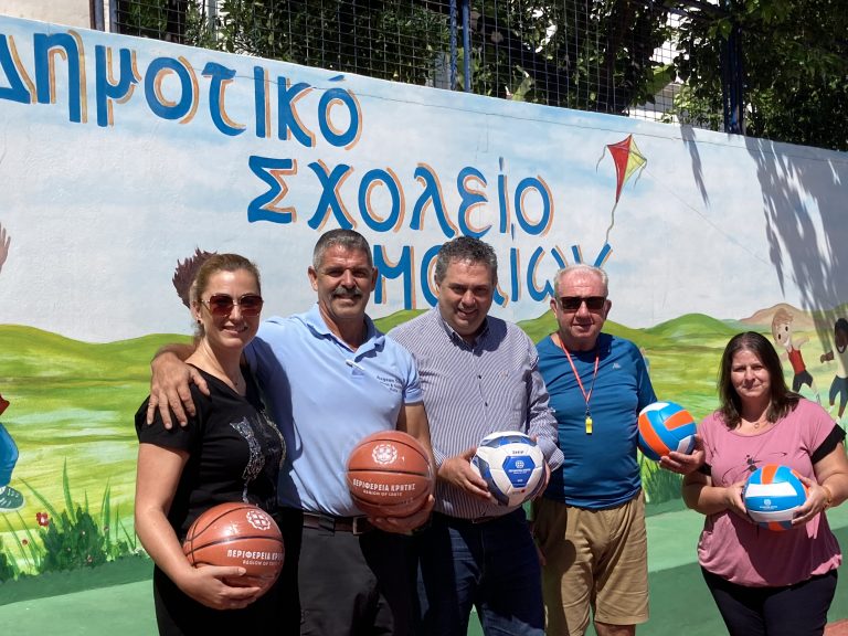 Δυόμιση χιλιάδες μπάλες από την Περιφέρεια  Κρήτης στα σχολεία Πρωτοβάθμιας Εκπαίδευσης του νησιού για την ενίσχυση του σχολικού αθλητισμού