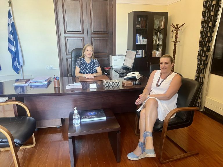 Σε “θερμό” κλίμα η συνάντηση της Μαρίας Καναβάκη με τη Μαρία Κοζυράκη