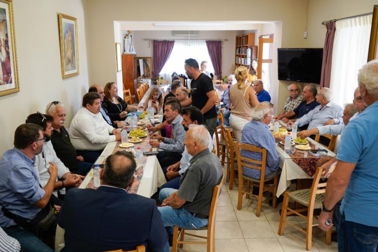 Πλήθος κόσμου σε Πενταμόδι και Πετροκέφαλο για τον Μιχάλη Καραμαλάκη