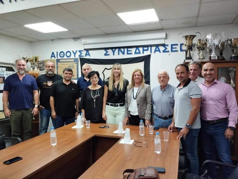 Στα γραφεία του Ερασιτέχνη ΟΦΗ, η Μαρία Καναβάκη