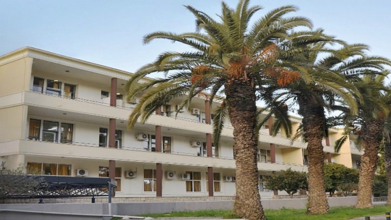 Στον Ευθ. Καρακώστα το “τιμόνι” του Βενιζελείου, μετά την παραίτηση του Χάρη Λυδάκη