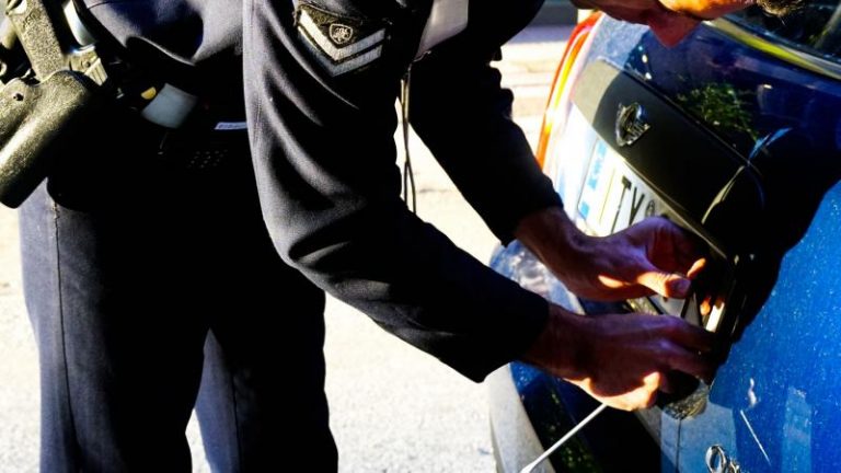 Τέλος στην αφαίρεση πινακίδων και άδειας κυκλοφορίας – Τι αλλάζει στον ΚΟΚ