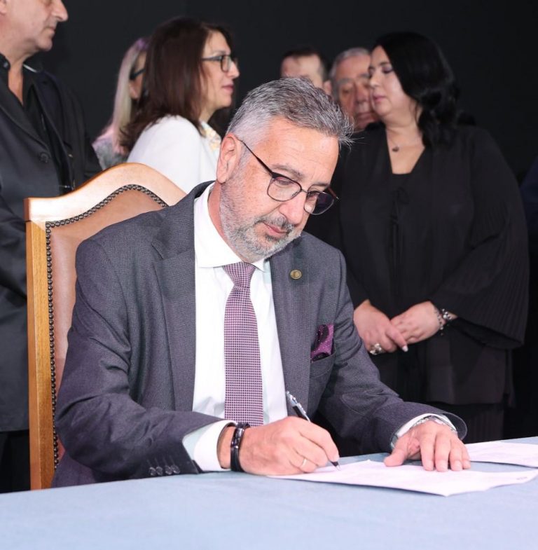 O Κρητικός Στέλιος Μαμαλάκης oρκίστηκε Nέος Δήμαρχος Αγίου Δημητρίου Αττικής