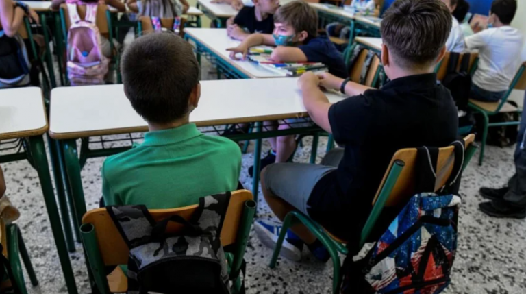 Εκρηκτικό κοκτέιλ κορονοϊού και γρίπης στα σχολεία: Το σχέδιο για το πρώτο κουδούνι το 2024