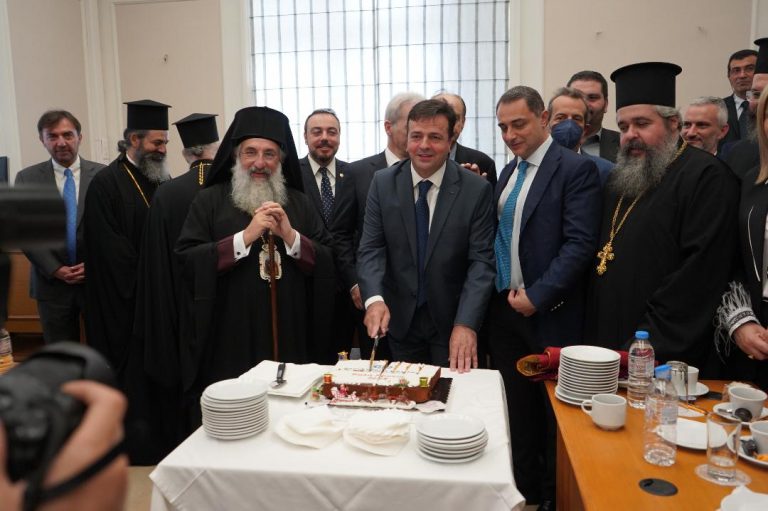 Κοπή Πρωτοχρονιάτικης πίτας στη Περιφέρεια Κρήτης στο πλαίσιο εκδηλώσεων της Π.Ε. Ηρακλείου για το νέο έτος