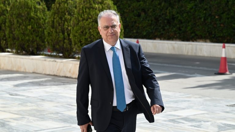 Επίσκεψη Μητσοτάκη στο υπουργείο Ανάπτυξης -Στο επίκεντρο η αντιμετώπιση της ακρίβειας