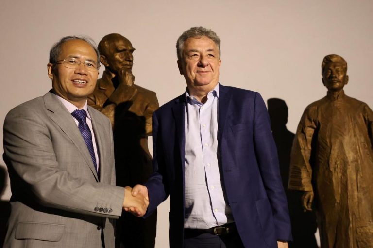 Στ. Αρναουτάκης: «Τα γράμματα και ο πολιτισμός χτίζουν σταθερές γέφυρες  συνεργασίας ανάμεσα σε έθνη και λαούς»   