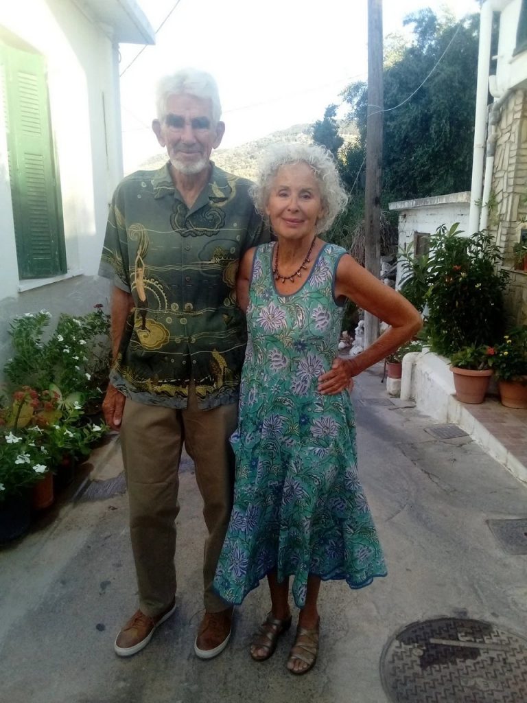 Ζευγάρι Αμερικανών μετακόμισε σε χωριό της Κρήτης και μιλά για τη ζωή του στο CNN