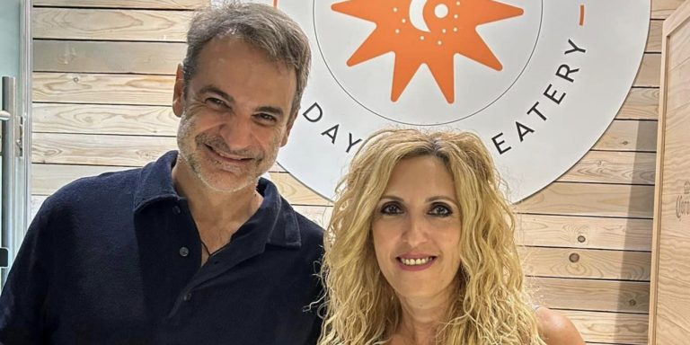 Στα Χανιά ο Κυριάκος Μητσοτάκης -Χαλαρή βόλτα στο Κουμ Καπί