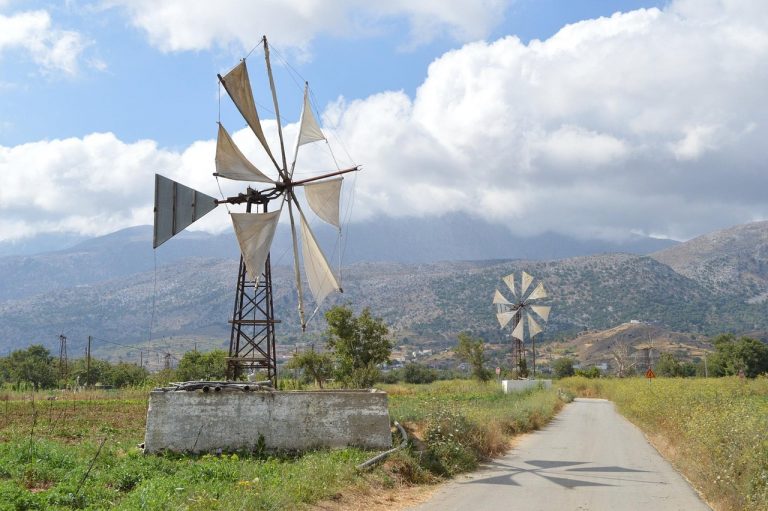 Οι Κρητικοί μύλοι παράγουν κοινωνία.