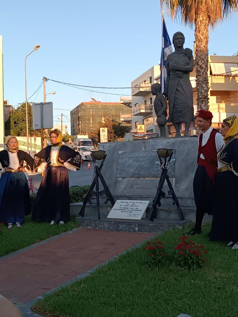 Κατάθεση στεφάνου από τον Αντιπεριφερειάρχη Πολιτικής Προστασίας Κρήτης στην εκδήλωση τιμής και μνήμης για τα 102 χρόνια από τη Γενοκτονία των Ελλήνων της Μ. Ασίας