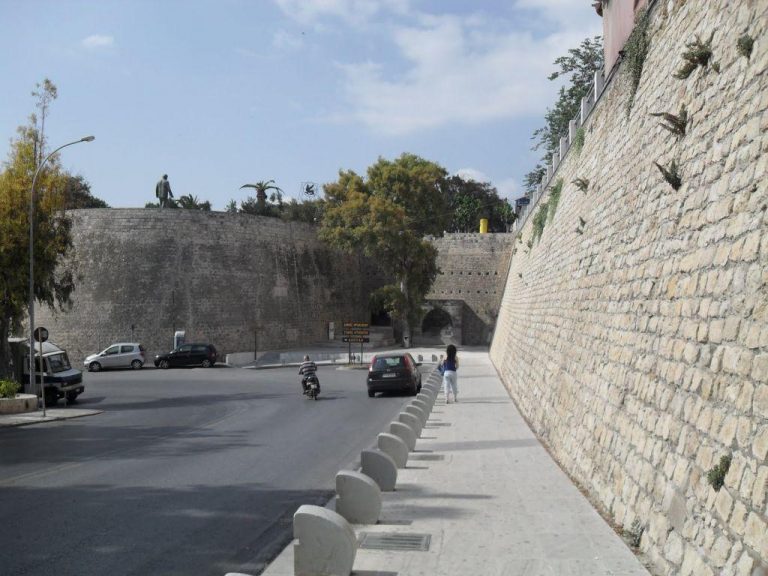 Ηράκλειο: Άνδρας έπεσε από τα Ενετικά Τείχη