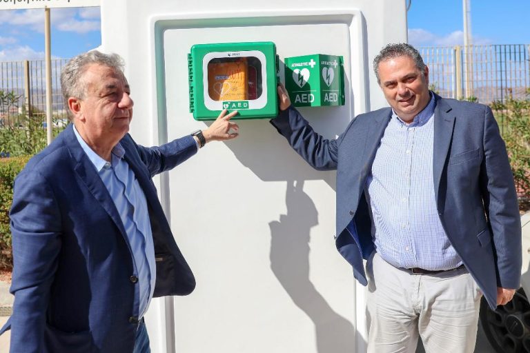 Παρουσίαση εξωτερικών απινιδωτών σήμερα στο Παγκρήτιο Στάδιο στο πλαίσιο του πρωτοποριακού προγράμματος «ΖΩΗ» της Περιφέρειας Κρήτης   