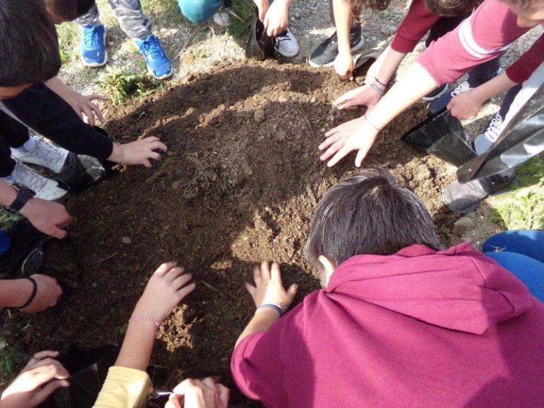 Εκπαιδευτικό πρόγραμμα για παιδιά και ενήλικες με σκοπό τη διάδοση της φιλοσοφίας και των πρακτικών της αγροοικολογίας, με την στήριξη της Περιφέρειας Κρήτης