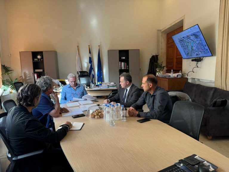 Συνάντηση του Δημάρχου Ηρακλείου Αλέξη Καλοκαιρινού με τη διοίκηση του ΟΑΑ Ηράκλειο
