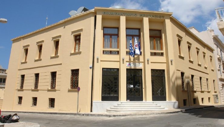 Ανάκαμψη σε Εμπόριο και Υπηρεσίες, κάμψη στη Μεταποίηση.