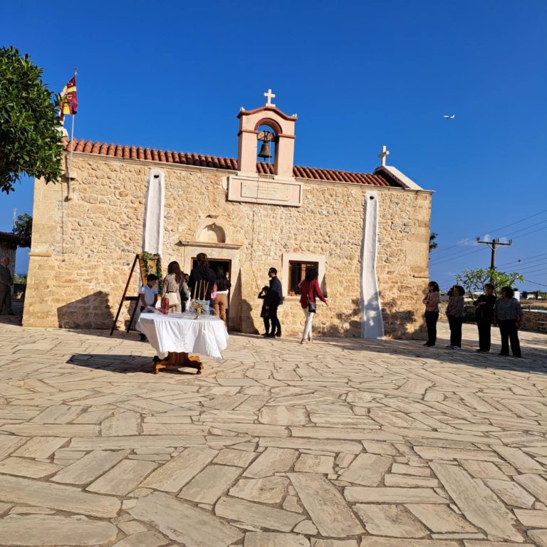 Γιορτάζει ο Αη Γιώργης ο Μεθυστής και ανοίγουν τα βαρέλια τους στην Κρήτη !