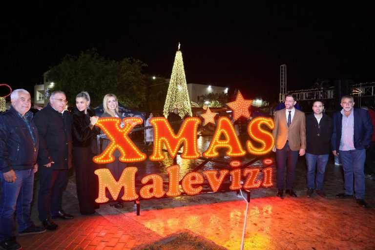 Με πολλά παιδικά χαμόγελα φωταγωγήθηκε το Χριστουγεννιάτικο δέντρο του Δήμου Μαλεβιζίου