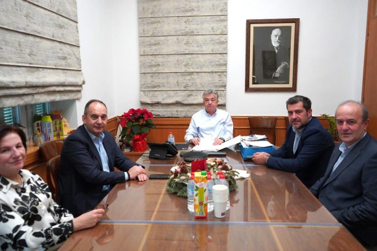 Συνάντηση Περιφερειάρχη Στ. Αρναουτάκη με τον Βουλευτή Λασιθίου  Γ. Πλακιωτάκη και τον Δήμαρχο Ιεράπετρας Μ. Φραγκούλη