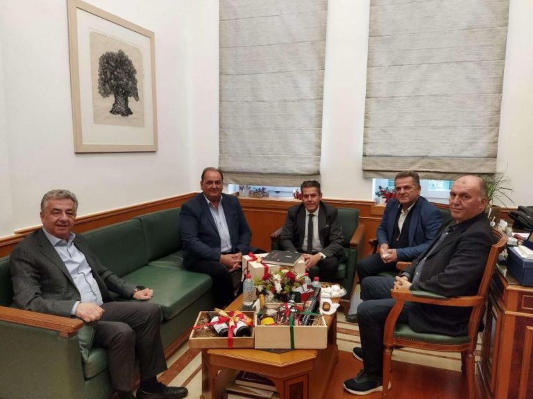 Τις καθιερωμένες επισκέψεις, εν όψη των εορτών πραγματοποίησε και φέτος η Δ.Ε.Ε.Π (Νο.Δ.Ε.) Ηρακλείου της Νέας Δημοκρατίας
