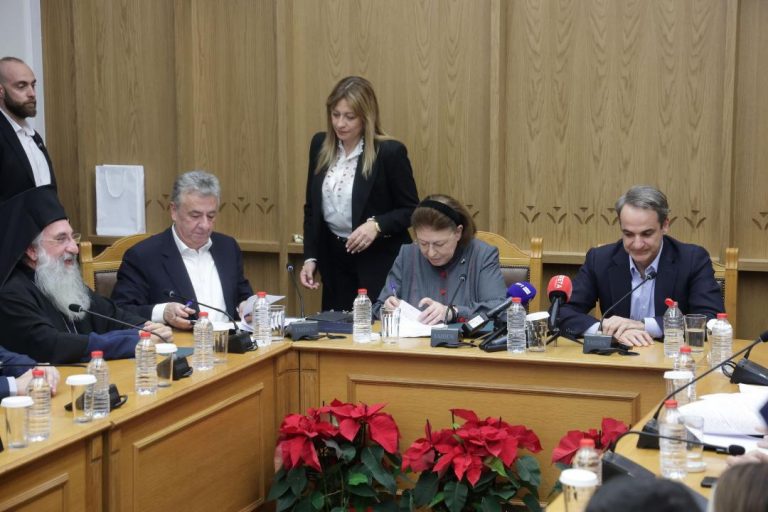 Παρουσία του πρωθυπουργού και του Αρχιεπισκόπου Κρήτης υπογράφηκε το έργο της Αποκατάστασης του Μητροπολιτικού Ναού Αγίου Μηνά Ηρακλείου