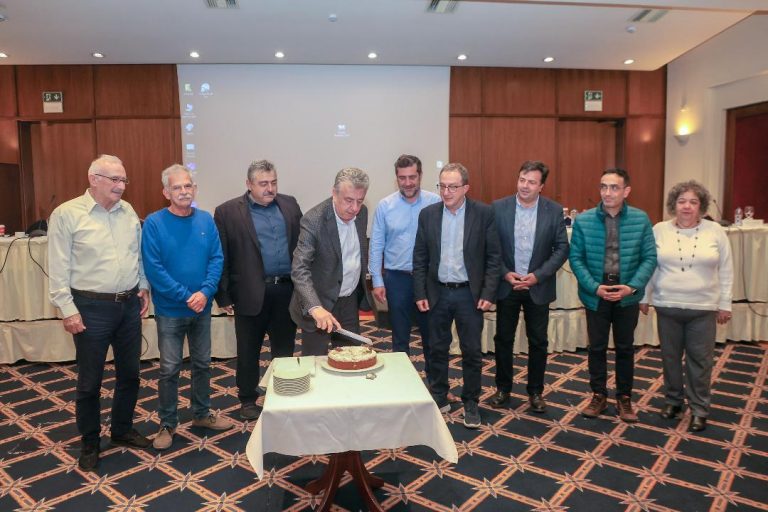 Στ. Αρναουτάκης: «Με ενότητα και διεκδίκηση για την Κρήτη»   Ο Περιφερειάρχης έκοψε την βασιλόπιτα στο Περιφερειακό Συμβούλιο