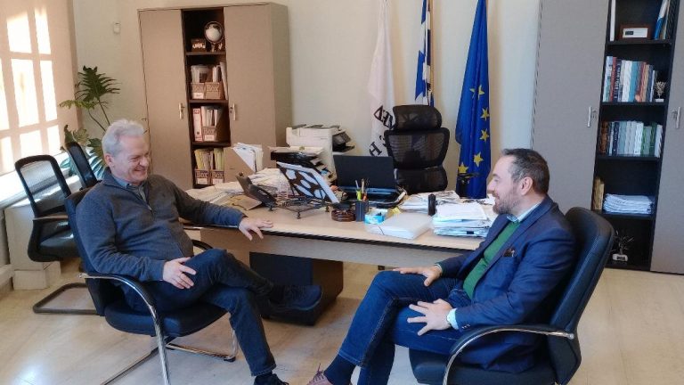 Συνάντηση του Δημάρχου Ηρακλείου Αλέξη Καλοκαιρινού με τον Βουλευτή Ηρακλείου του ΠΑΣΟΚ-ΚΙΝΑΛ Φραγκίσκο Παρασύρη στη Λότζια