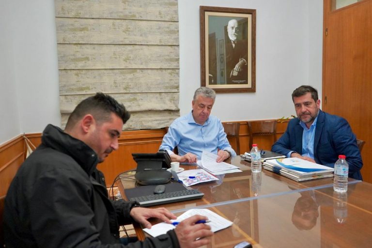 Το έργο της αποκατάστασης ζημιών από την θεομηνία του 2022 Στο Δήμο Σητείας υπέγραψε ο Περιφερειάρχης Κρήτης  