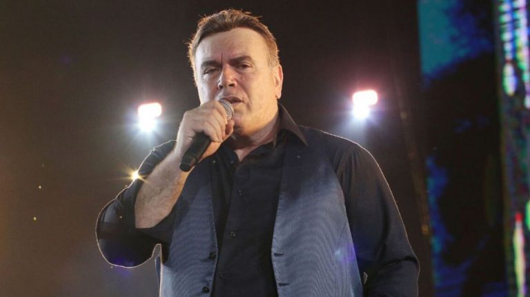 Πέθανε ο τραγουδιστής Μανώλης Λιδάκης σε ηλικία 64 ετών
