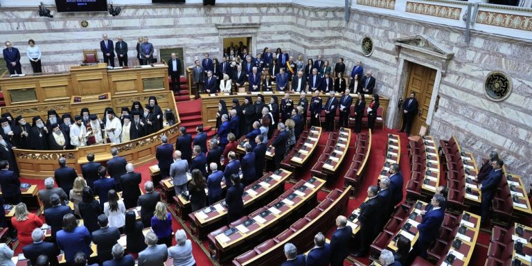 Ποια κόμματα και βουλευτές απείχαν από την ορκωμοσία Τασούλα