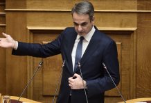 Καρφί Μητσοτάκη σε Δούρου: Οταν συγκυβερνούσατε με τον ακροδεξιό Καμμένο, πηγαίνατε στη δεξίωση του ΠτΔ, τώρα έχετε ευαισθησίες για ακροδεξιά στοιχεία