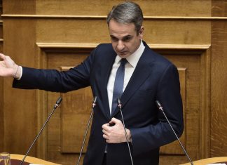 Καρφί Μητσοτάκη σε Δούρου: Οταν συγκυβερνούσατε με τον ακροδεξιό Καμμένο, πηγαίνατε στη δεξίωση του ΠτΔ, τώρα έχετε ευαισθησίες για ακροδεξιά στοιχεία