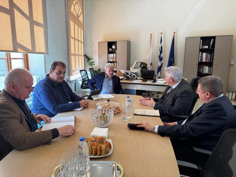 Συνάντηση του Δημάρχου Ηρακλείου Αλέξη Καλοκαιρινού με τον Πρόεδρο του Επιμελητηρίου Ηρακλείου Βαγγέλη Καρκανάκη