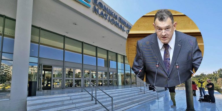 Βουλευτής της Νίκης εισέβαλε στην Πινακοθήκη και τα έκανε γυαλιά καρφιά -Έσπασε προθήκες εκθεμάτων που θεωρούσε βλάσφημα