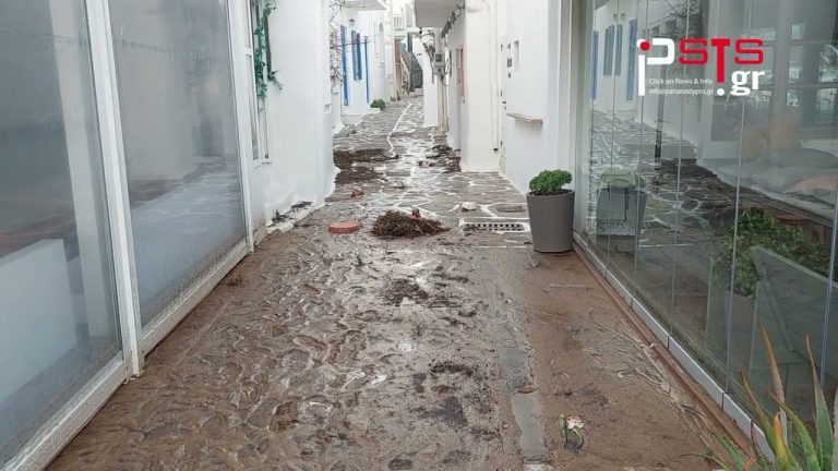 Πάρος: Σαρωτικό πέρασμα της κακοκαιρίας -Αυτοκίνητα κατέληξαν στη θάλασσα, δίνουν μάχη με τις λάσπες οι κάτοικοι