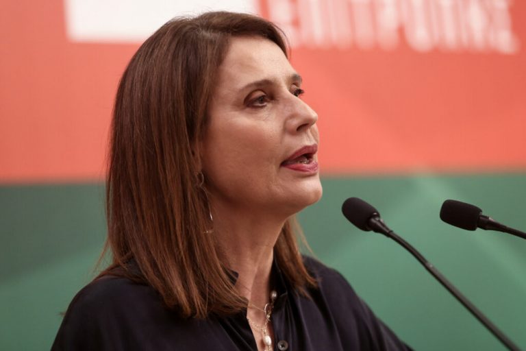 ΠΑΣΟΚ: Αναστολή κομματικής ιδιότητας για έναν χρόνο στην Μπατζελή η εισήγηση της ΕΔΕΚΑΠ